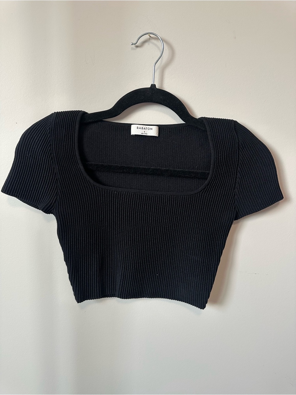 Babaton Black Ribbed Square-Neck Short Sleeve Crop Top